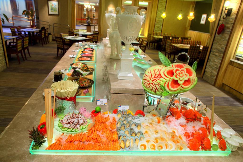 Chateau De Chine Hotel Hualien Exterior foto A sushi bar in a hotel