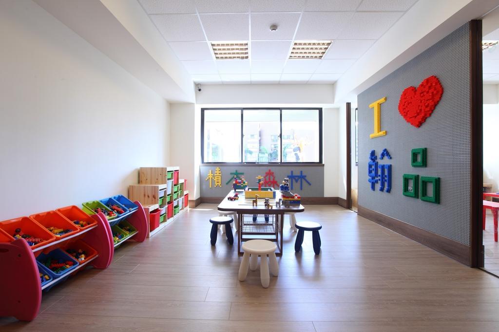 Chateau De Chine Hotel Hualien Exterior foto The LEGO Classroom