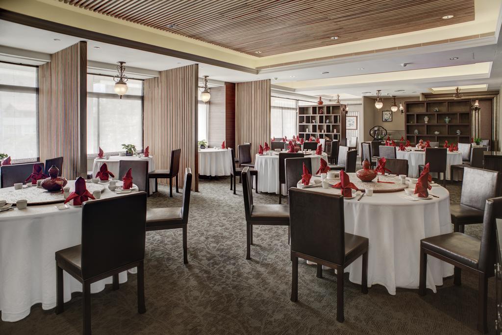 Chateau De Chine Hotel Hualien Exterior foto The interior of the restaurant