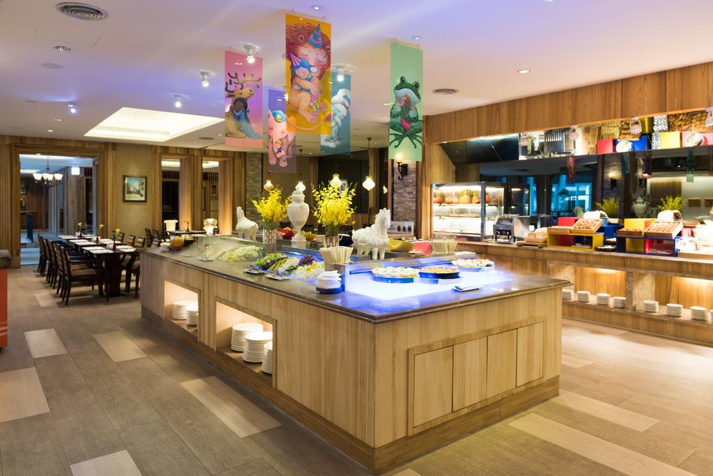 Chateau De Chine Hotel Hualien Exterior foto The buffet at the hotel